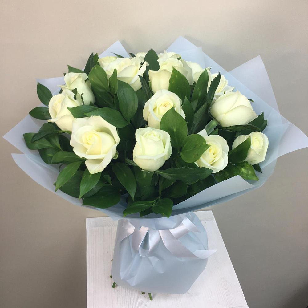 Букет 15 Белых роз Проуд в Перевальном