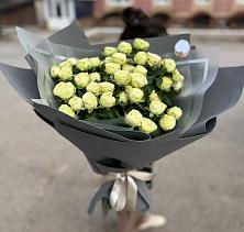 Букет Белые кустовые розы Солинеро в Перевальном
