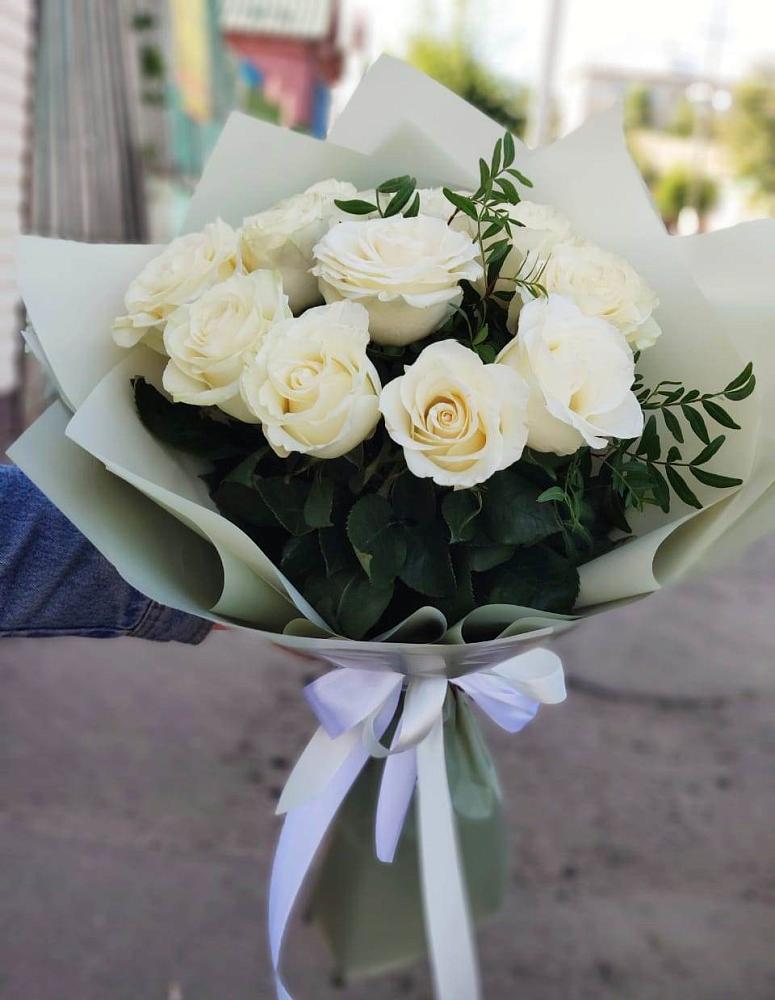 Букет Белые розы Проуд в Перевальном