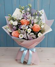 Букет цветов из:  Лизиантусы, Розы, Альстромерии и Гипсофила в Перевальном