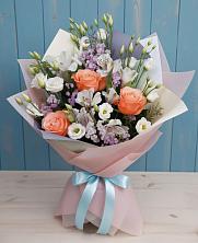 Букет цветов из:  Лизиантусы, Розы, Альстромерии и Гипсофила в Перевальном