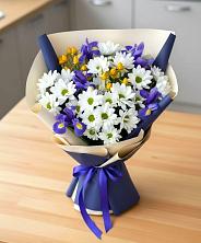 Букет цветов из:  Розы, Ирисы и Хризантемы в Перевальном