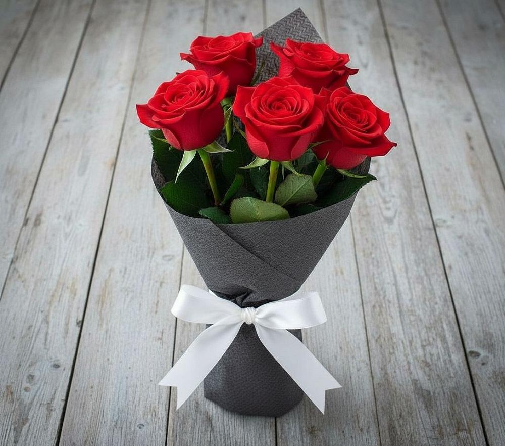 Букет 5 Красных роз Эдлесс Лав в Перевальном