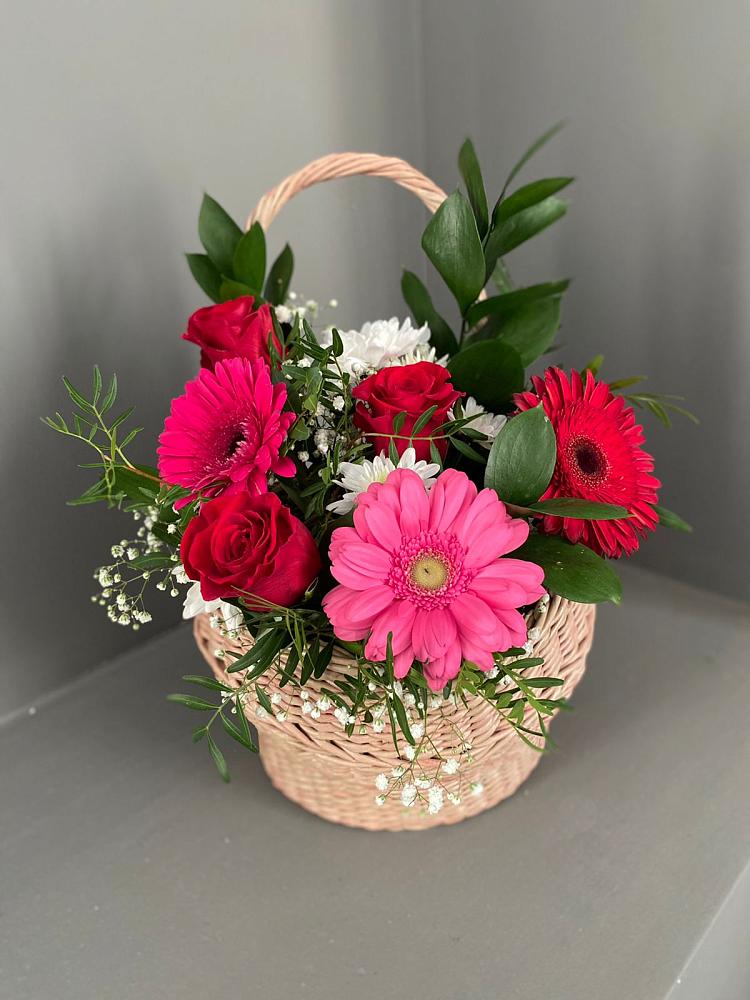 Цветочная композиция из Розы, Хризантемы и Герберы в корзине в Перевальном