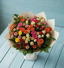 Букет Микс из разноцветных кустовых роз в Перевальном