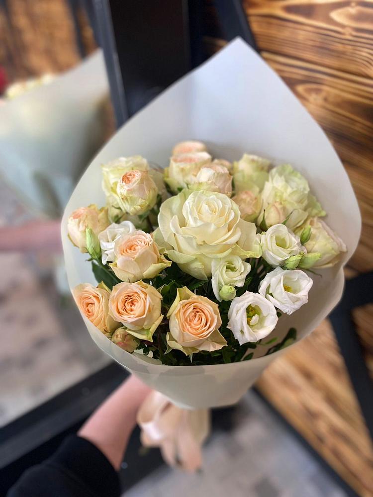 Букет цветов из: Розы и Лизиантусы в Перевальном